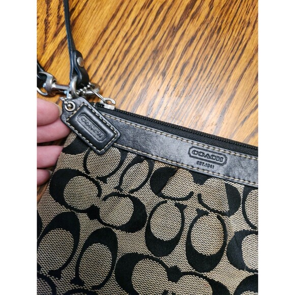 Coach Jacquard Signature C Black Leather Trim Pleated Wristlet Wallet Zip Close - Picture 2 of 9